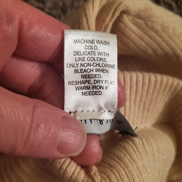 Kendall & Kylie Cream Sweater Shorts - Picture 4 of 4